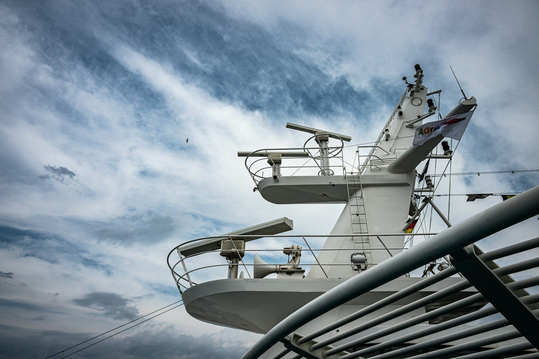 Ship bridge and radar scanner